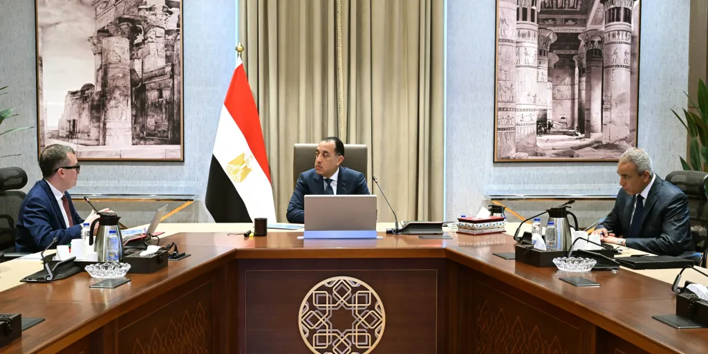 رئيس الوزراء يتابع مع وزير التخطيط الموقف التنفيذي لخطة العام المالي 2026/2025