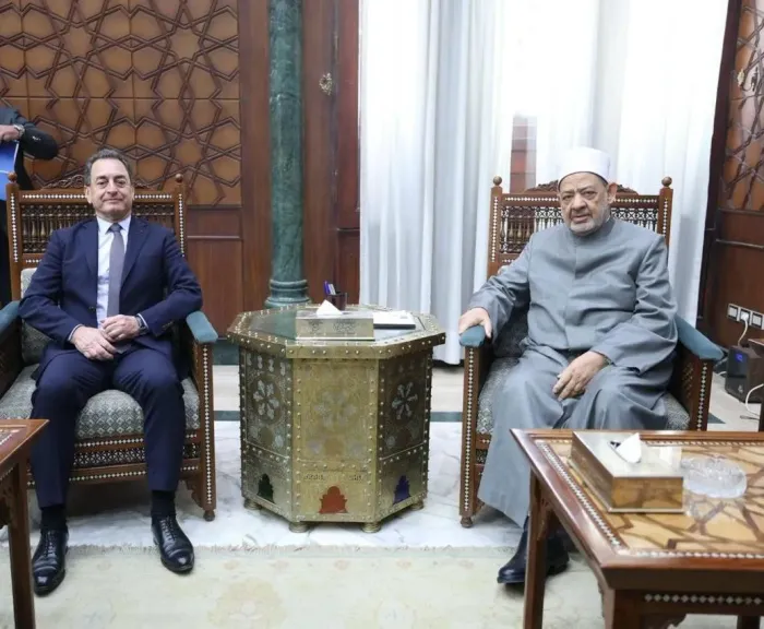 شيخ الأزهر يستقبل السفير الفرنسي ويناقشان سبل تعزيز الروابط العلمية والثقافية المشتركة