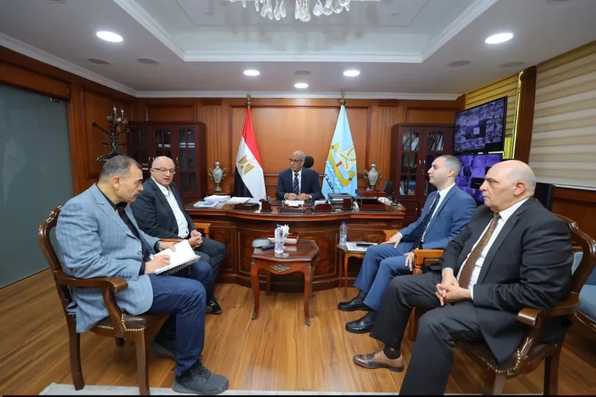 محافظ كفرالشيخ يبحث التوسع في مشروعات الغاز الطبيعي وخطة توصيل خدمات «حياة كريمة» للمرحلتين الثانية والثالثة خلال 2026/2027