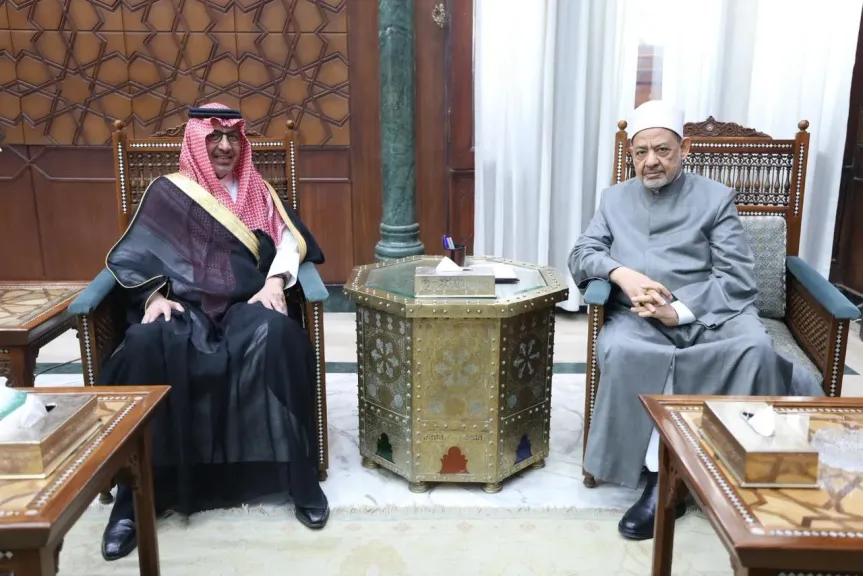 شيخ الأزهر يستقبل السفير السعودي ويؤكد تقديره للمملكة لحسن الترتيبات لموسم الحج
