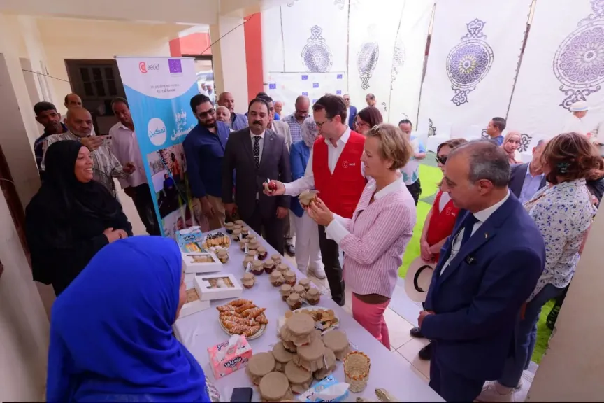سفيرة الاتحاد الأوروبي وسفير إسبانيا في زيارة لـ ”كوم امبو”
