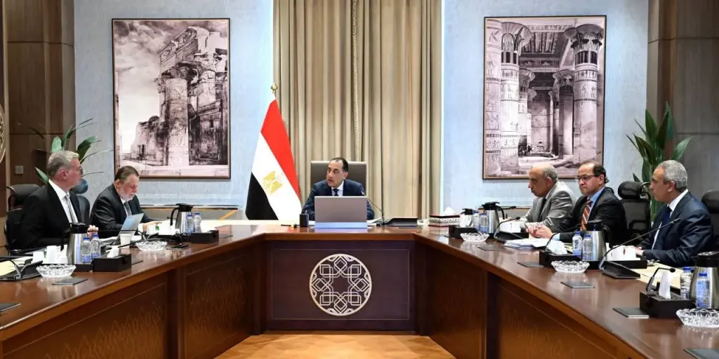 رئيس الوزراء يتابع خطة تأمين احتياطيات الوقود استعدادًا لصيف 2026