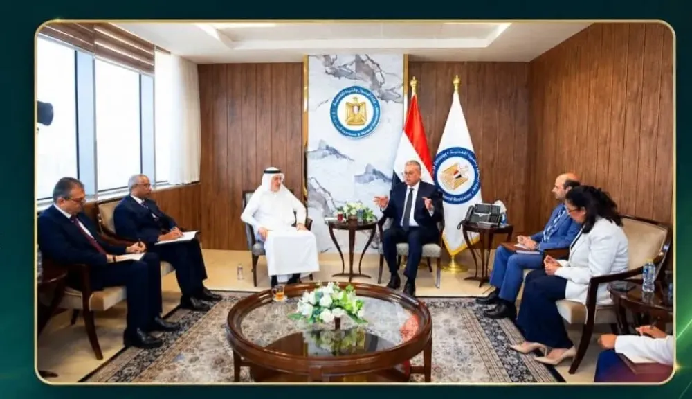 وزير البترول يبحث مع مؤسسة التمويل الإسلامية فرص التعاون في الطاقات المتجددة والغاز المسال