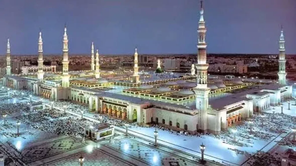 كفاءة تقنيات الإضاءة تعزّز توفير بيئة مريحة للمصلين داخل المسجد النبوي