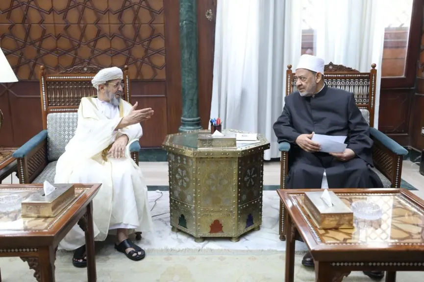 شيخ الأزهر يستقبل أمين عام الإفتاء العماني ويناقشان سبل تعزيز التعاون المشترك
