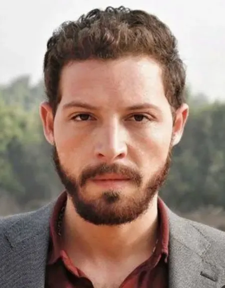 محمود حجازي ينفي حصوله على دعم مالي من طليقته