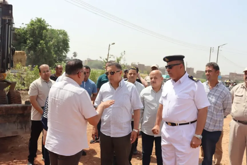 إزالة كاملة لجمالون مخالف في قليوب.. والمحافظ يوجه برسالة صارمة للمخالفين