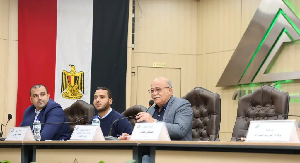 نقابة المهندسين بالإسكندرية تُسلم تأشيرات الفائزين في قرعة الحج للمستوي الاقتصادي و السياحي