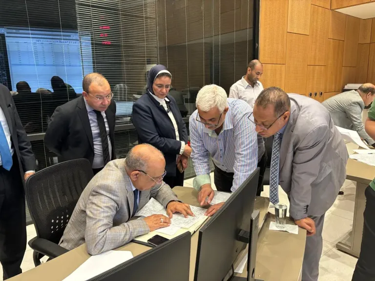 وزير الكهرباء يوجه بتعظيم الاعتماد على الطاقة المتجددة لمواجهة ذروة الصيف