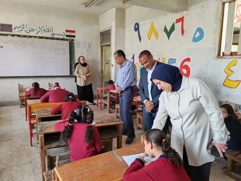 في ثاني أيام الامتحانات..مدير تعليم القاهرة تواصل الجولات الميدانية وتؤكد: العدالة والانضباط أساس النجاح