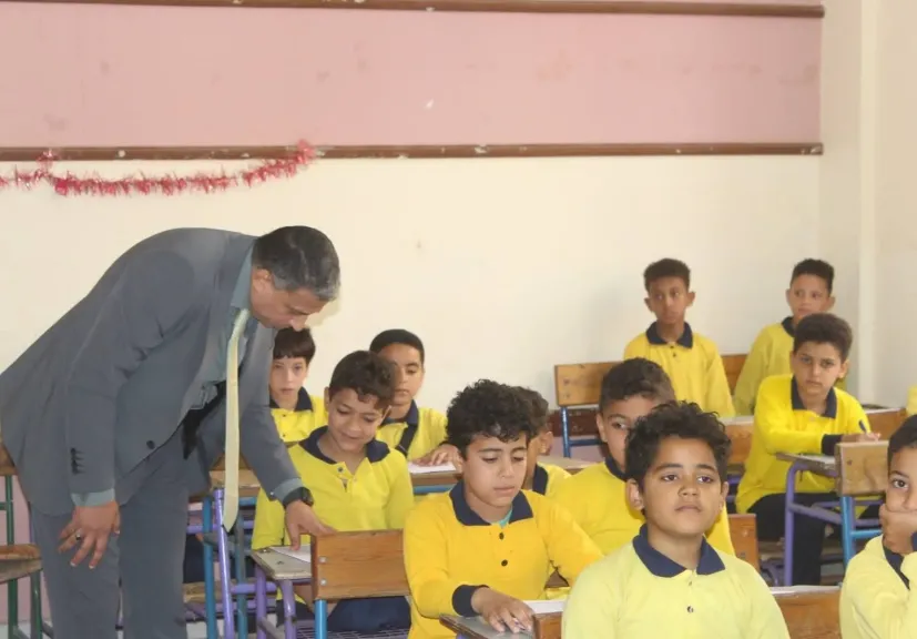 «عطية» يتفقد لجان امتحانات نهاية العام بحدائق أكتوبر ويشدد على الانضباط