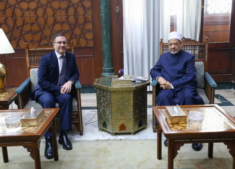 شيخ الأزهر يستقبل السفير البريطاني بالقاهرة ويبحثان سبل تعزيز التعاون المشترك