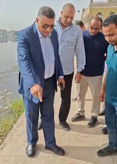 ”فين المهندس اللي قالي مفيش حاجة؟”.. محافظ قنا يعنف مهندس المرسى السياحي بـ نجع حمادي: الشروخ دي سوء تنفيذ