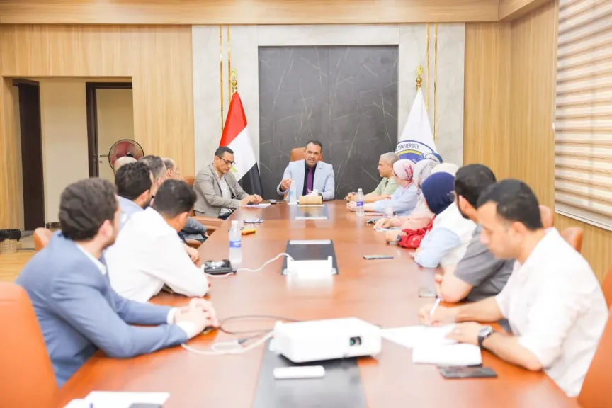 رئيس جامعة المنصورة الأهلية يؤكد أهمية ربط الدراسة الهندسية بسوق العمل والتوسع في الاختبارات الدولية