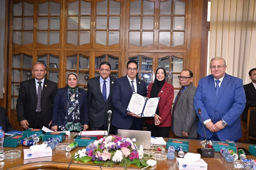 رئيس جامعة القاهرة يفتتح وحدة التشخيص الجزيئي للأمراض بكلية الطب البيطري ويشارك أسرة الكلية الاحتفال بحصول الوحدة على اعتماد المجلس الوطني «إيجاك»