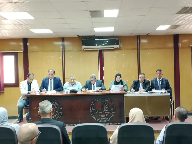 لشغل وظيفة وكيل إدارة.. وكيل ”تعليم البحيرة” يترأس لجنة القيادات مع ٨٤ من المتقدمين