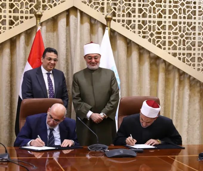 مفتي الجمهورية يشهد توقيع بروتوكول تعاون بين القطاع الشرعي بدار الإفتاء المصرية وجمعية سفراء الهداية لتعزيز التعاون المشترك