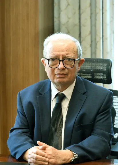 حسين عيسى: لا زيادة في أسعار الوقود حتى نهاية العام المالي الحالي.. وخبير طاقة يعلّق