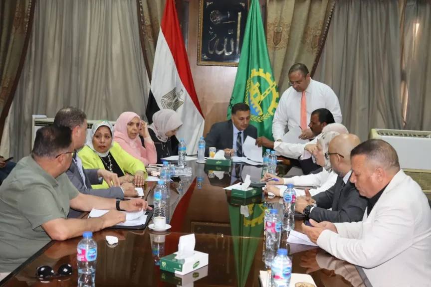 ”محافظ القليوبية” يتدخل لحل شكاوي المواطنين فورياً ويوفر فرص عمل الشباب بشبرا الخيمة