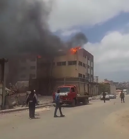 بدون خسائر في الأرواح.. السيطرة على حريق على مساحة 30 مترا بسطح مبنى إداري بشونة لتجميع الكرتون المستعمل ببورسعيد