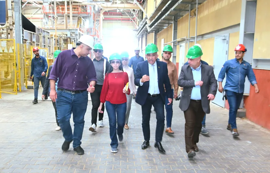 محافظ البحيرة تتفقد أول مصنع بالشرق الأوسط لإنتاج أخشاب MDF من قش الأرز فى إدكو