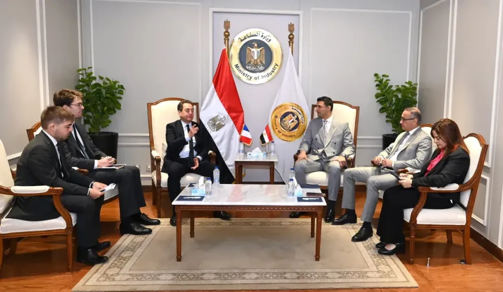 أكثر من 200 شركة فرنسية.. وزير الصناعة يبحث مع سفير فرنسا سبل تعزيز التعاون الصناعي بين مصر وفرنسا