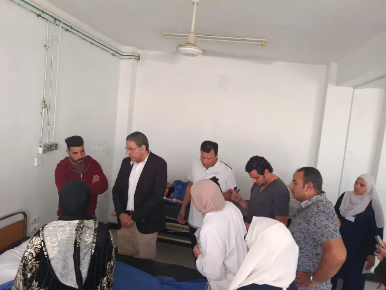 حادث السادات يرفع حالة الطوارئ.. وكيل صحة المنوفية يتابع المصابين داخل المستشفى