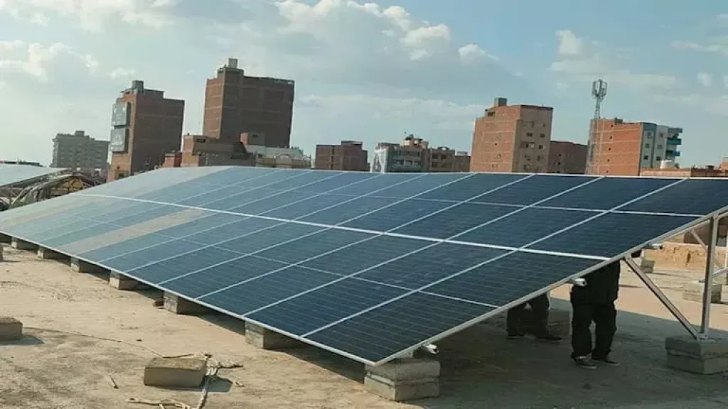 خطوات تركيب محطة طاقة شمسية على سطح المنزل