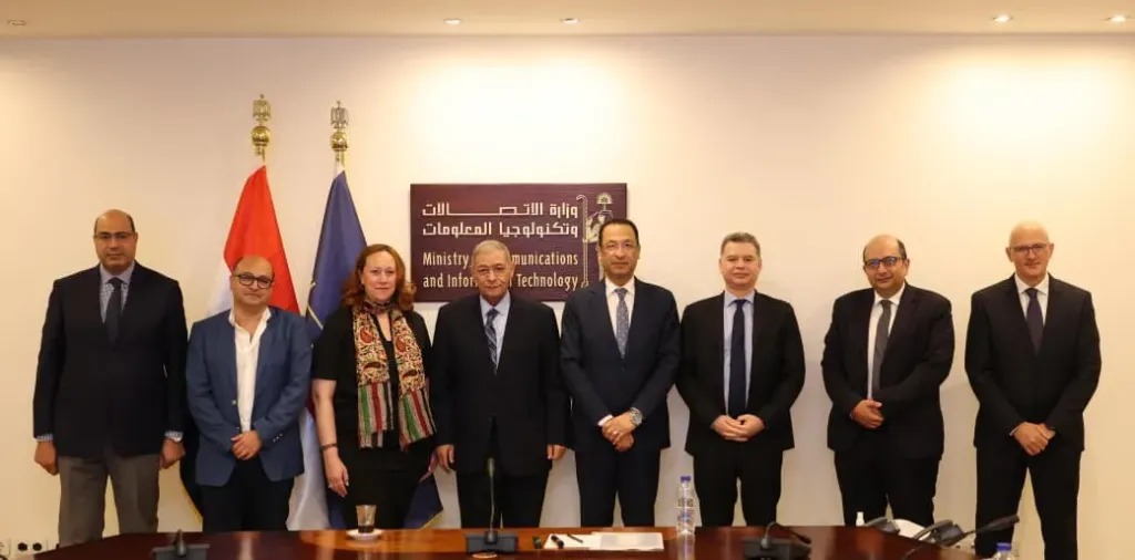 وزير الإتصالات يلتقي الشعبة العامة للإقتصاد الرقمي لبحث دعم الشركات الناشئة  والتجارة الإلكترونية