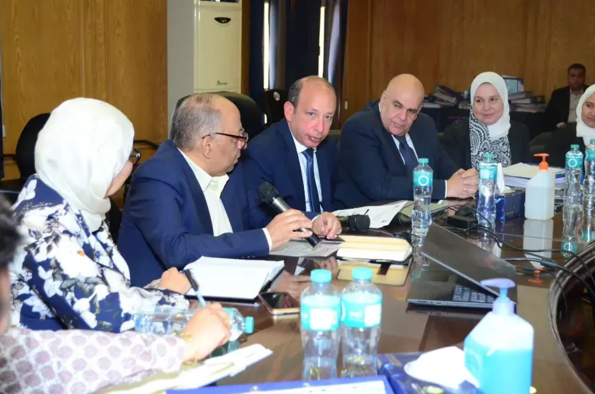 قصر العيني جامعة القاهرة يحصد شهادتي الجودة الدولية في المسئولية المجتمعية ونظم إدارة الطاقة كأول كلية في الجامعات المصرية.