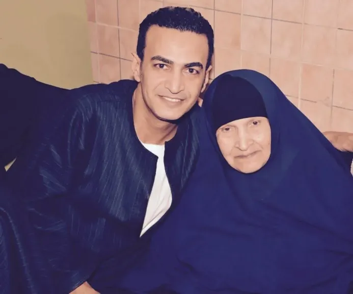 سمسم شهاب: برجاء الدعاء لوالدتي بالشفاء وبعتذر عن عدم الرد لظروف مرضها