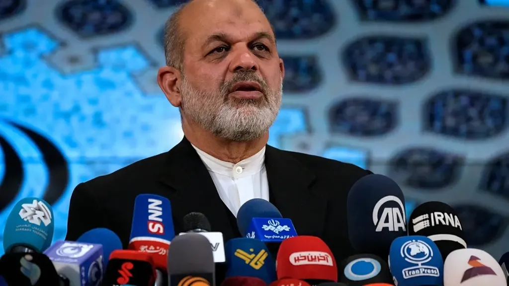 من هو أحمد وحيدي؟ القائد الإيراني المطلوب دولياً ..ولماذا تخشاه واشنطن؟