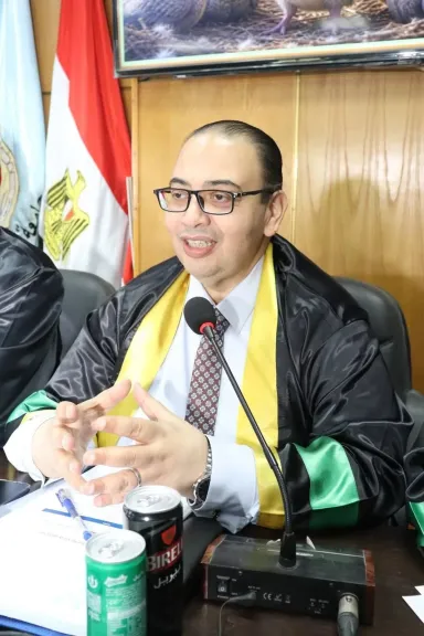 رئيس جامعة كفر الشيخ يشارك في مناقشة أول رسالة ماجستير متخصصة في إنتاج الحمام بكلية الزراعة بجامعة سوهاج