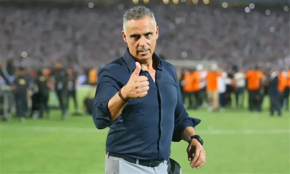 ثلاثي الأهلي وبيراميدز.. شرط جوميز لتجديد عقده مع الفتح السعودي
