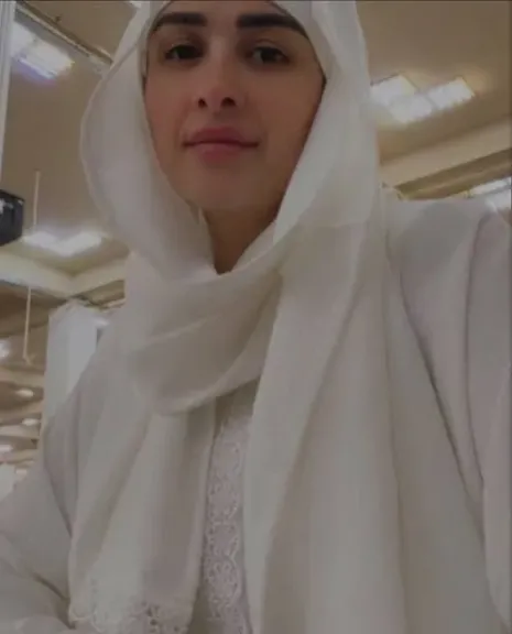 من داخل الحرم المكي.. ياسمين عبد العزيز تؤدي فريضة الحج