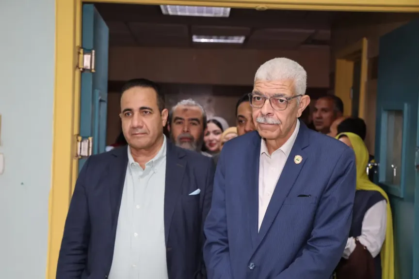 رئيس جامعة المنوفية يتفقد معهد الكبد القومي ويهنئ الأطقم الطبية والعاملين بعيد الأضحى المبارك