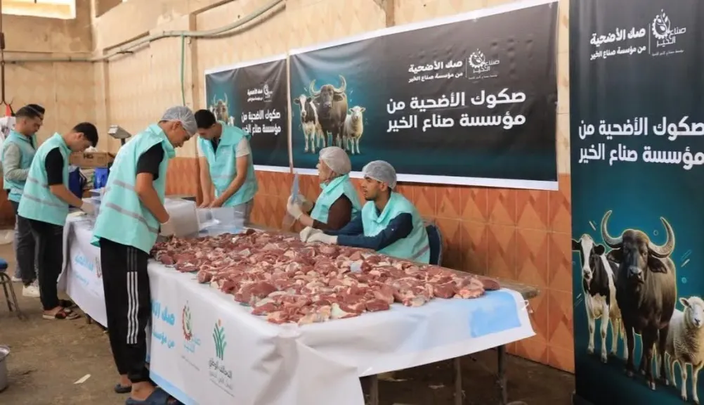 «صناع الخير» تواصل توزيع لحوم الأضاحي بالمحافظات للأسر الأولى بالرعاية