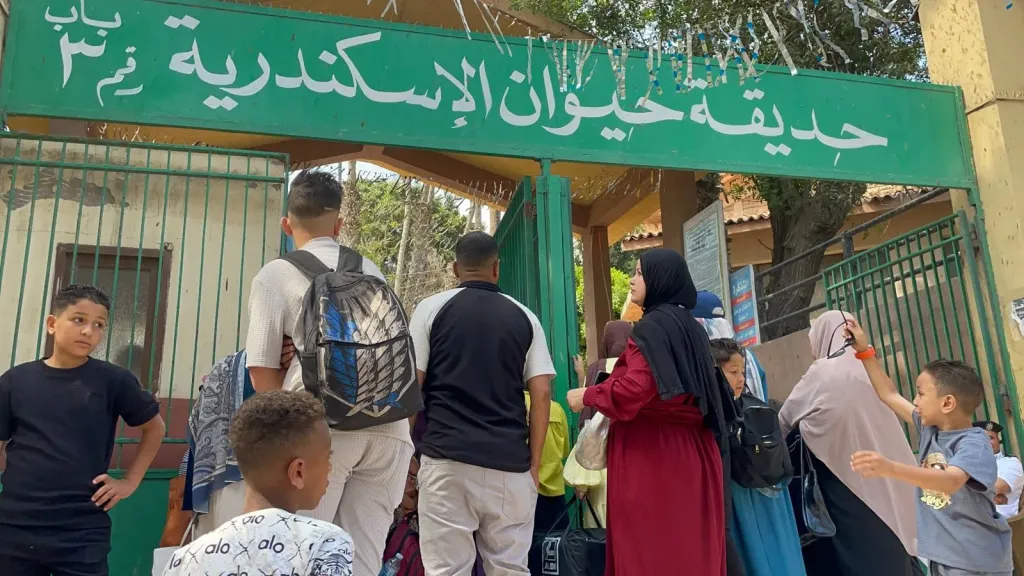 إقبال الزوار على حديقة حيوان الإسكندرية ثاني أيام عيد الأضحى