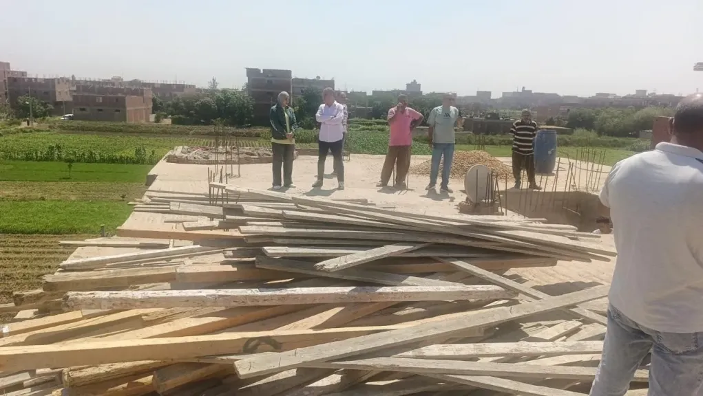 إزالة أعمدة حديدية وفك شدات خشبية.. القليوبية تواجه مخالفات البناء بحسم