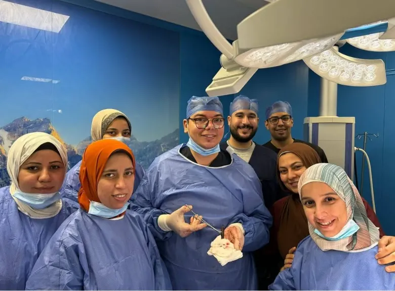 بعد 10 أيام من الألم والتورم.. أطباء بنها الجامعي يكتشفون مفاجأة داخل وجه مريض