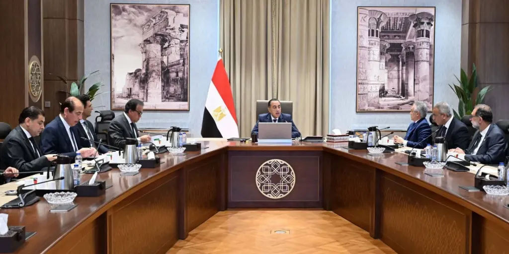 رئيس الوزراء يتابع إجراءات إحكام وتعزيز الرقابة على مصانع إنتاج الأغذية