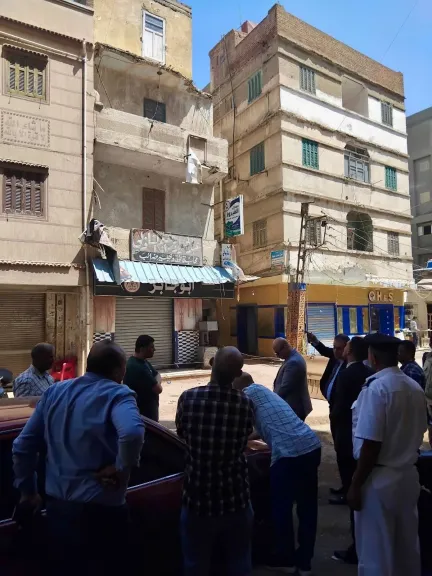 تسبب في إصابة طفلين.. النيابة الإدارية تُعاين موقع انهيارٍ جزئي لأحد العقارات بمدينة مطوبس