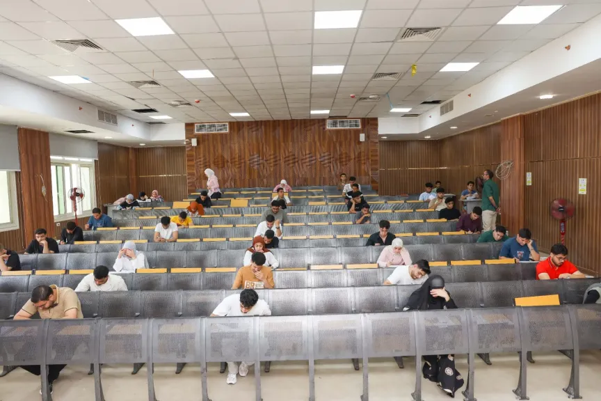 انتظام امتحانات نهاية الفصل الدراسي الثانى بجامعة المنصورة الأهلية وسط أجواء من الانضباط والتنظيم