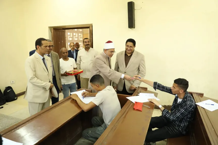 رئيس جامعة الأزهر يتابع امتحانات نهاية الفصل الدراسي الثاني بكليات البنين والبنات