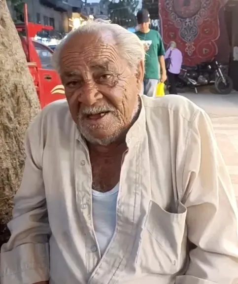عم شعبان بائع الجرائد 
