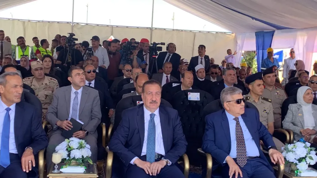 من 10.2 مليار إلى 3.9 مليار دولار.. رئيس قناة السويس يكشف خطة تعويض تراجع الإيرادات باستثمارات خارجية