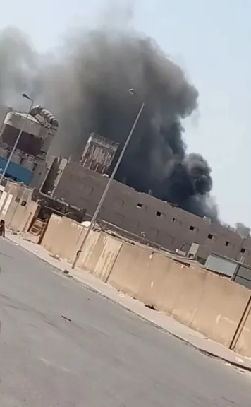 النيران تشتعل بمصنع تحت التشطيب في العبور.. والحماية المدنية تتدخل