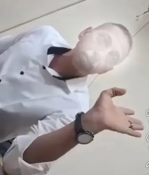 كيف أطاحت ساعة ذكية بوكيل مدرسة؟.. بعد طلب رشوة ”جنسية”