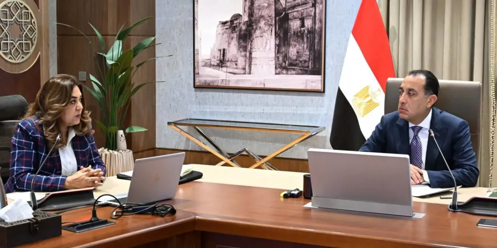 مدبولي يتابع منظومة رقابية تعتمد على الذكاء الاصطناعي لرصد المخالفات بالشارع