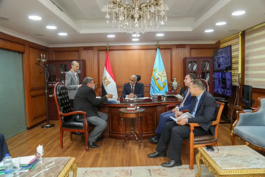 محافظ كفرالشيخ يناقش عدد من الملفات الخدمية والتنموية ومشاكل الدوائر مع  أعضاء مجلسي النواب والشيوخ